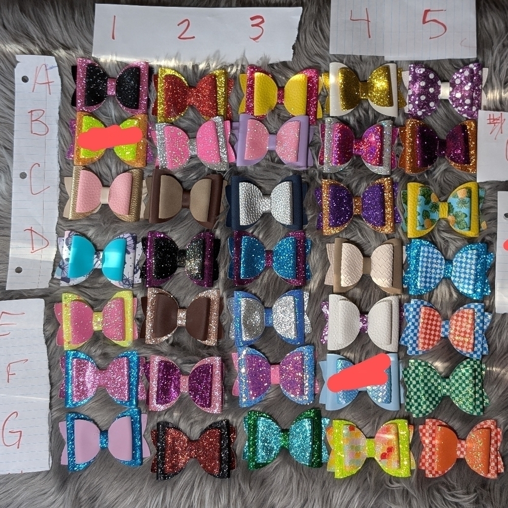 Bow toppers for tumblers